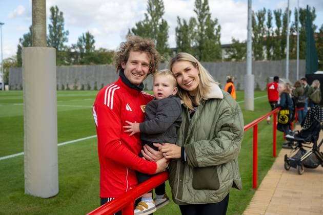 Soccer, men, season 2025 2026, 1 Bundesliga, 1 FC Union Berlin, training, f l Alex Kral 1 FC Union Berlin with son Nikolas and wife Marketa, 30 09 2025, Copyright: xMatthiasxKochx