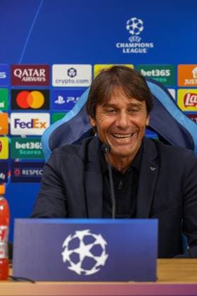 Antonio Conte s press conference, PK, Pressekonferenz Antonio Conte Head Coach of SSC Napoli During the press conference on September 30, 2025, valid for the Champions League, before the 2025 26 match between Napoli and Sporting Lisbon in Naples at the Stadio Maradona. In the photo: Napoli Stadio Maradona Campania ITALIA Copyright: xFABIOxSASSOxFabioxSassox 0A4A5571