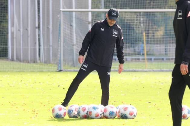 DEU, DFL, 2 FBL Hertha BSC, Training, 30 09 2025, Sportforum, Berlin, DEU, DFL, 2 FBL Hertha BSC, Training, im Bild Cheftrainer Stefan Leitl Hertha BSC Berlin DFL regulations prohibit any use of Photographs as image sequences and or quasi video nordphotoxGmbHx xEngler nph00076