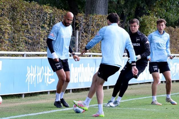 DEU, DFL, 2 FBL Hertha BSC, Training, 30 09 2025, Sportforum, Berlin, DEU, DFL, 2 FBL Hertha BSC, Training, im Bild John Anthony Brooks Hertha BSC Berlin 25 , Tjark Ernst Hertha BSC Berlin 1 , Agustn Rogel Hertha BSC Berlin 3 DFL regulations prohibit any use of Photographs as image sequences and or quasi video nordphotoxGmbHx xEngler nph00076