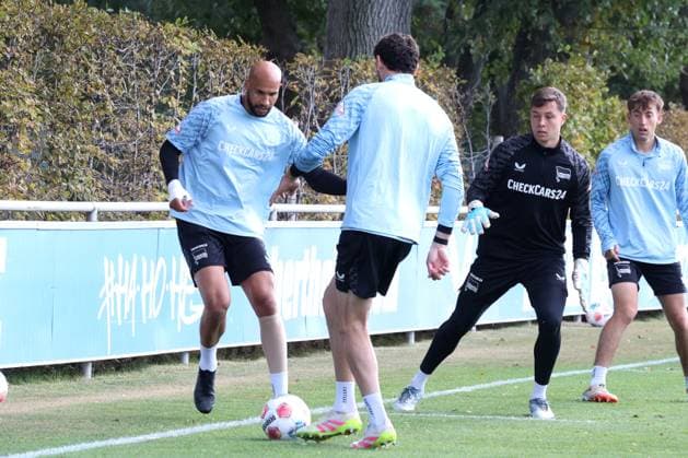 DEU, DFL, 2 FBL Hertha BSC, Training, 30 09 2025, Sportforum, Berlin, DEU, DFL, 2 FBL Hertha BSC, Training, im Bild John Anthony Brooks Hertha BSC Berlin 25 , Tjark Ernst Hertha BSC Berlin 1 , Agustn Rogel Hertha BSC Berlin 3 DFL regulations prohibit any use of Photographs as image sequences and or quasi video nordphotoxGmbHx xEngler nph00076