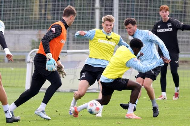 DEU, DFL, 2 FBL Hertha BSC, Training, 30 09 2025, Sportforum, Berlin, DEU, DFL, 2 FBL Hertha BSC, Training, im Bild Tjark Ernst Hertha BSC Berlin 1 , Luca Schuler Hertha BSC Berlin 18 , Boris Lum Hertha BSC Berlin 21 , Diego Demme Hertha BSC Berlin 6 DFL regulations prohibit any use of Photographs as image sequences and or quasi video nordphotoxGmbHx xEngler nph00076
