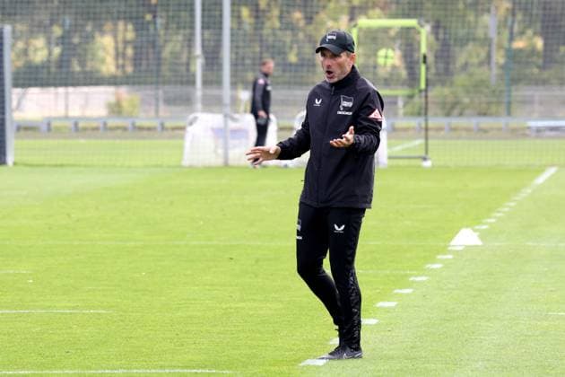 DEU, DFL, 2 FBL Hertha BSC, Training, 30 09 2025, Sportforum, Berlin, DEU, DFL, 2 FBL Hertha BSC, Training, im Bild Cheftrainer Stefan Leitl Hertha BSC Berlin , DFL regulations prohibit any use of Photographs as image sequences and or quasi video nordphotoxGmbHx xEngler nph00076