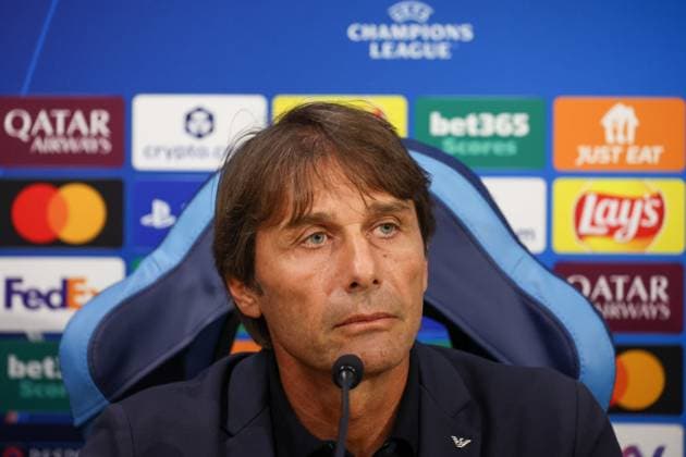 September 30, 2025, Napoli, Campania, ITALIA: Antonio Conte Head Coach of SSC Napoli During the press conference, PK, Pressekonferenz on September 30, 2025, valid for the Champions League, before the 2025 26 match between Napoli and Sporting Lisbon in Naples at the Stadio Maradona..In the photo: Napoli ITALIA - ZUMAs236 20250930_aap_s236_027 Copyright: xFabioxSassox