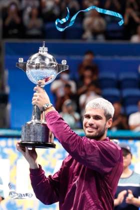 September 30, 2025, Tokyo, Japan: Carlos ALCARAZ (ESP) poses for the cameras after winning the singles final match the Japan Open Tennis Championships at Ariake Colosseum in Tokyo. The tournament runs from September 22 to 30. Alcaraz defeated Taylor Fritz 6:4, 6:4. Tokyo Japan - ZUMAm191 20250930_aap_m191_040 Copyright: xRodrigoxReyesxMarinx