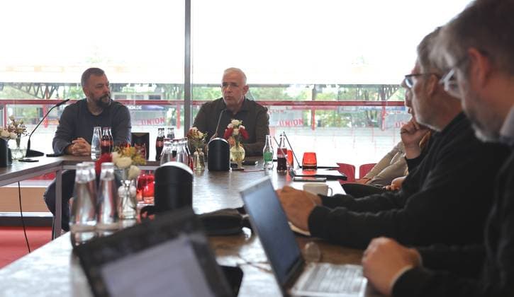 Press spokesman Christian Arbeit, President Dirk Zingler Press conference on stadium expansion Sport Football Soccer Bundesliga Men DFL Season 2024 2025 30 09 2025 1 FC Union Berlin FCU DFL regulations prohibit any use of photographs as image sequences and or quasi video