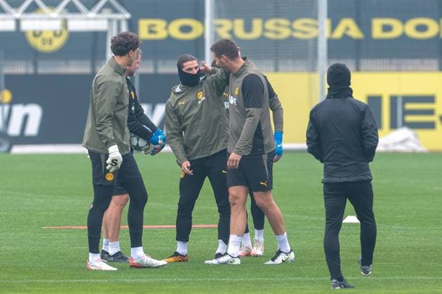 30 09 2025, Final training session for the UEFA Champions League match between Borussia Dortmund and Atletico Bilbao, from left goalkeeper Silas Ostrzinski Borussia Dortmund , Marcel Sabitzer Borussia Dortmund , Niklas Süle Borussia Dortmund , Dortmund training ground Borussia Dortmund NRW Germany xRHR PHOTO DEx Copyright: DennisxEwert RHR-FOTOx RHR-FOTO DE