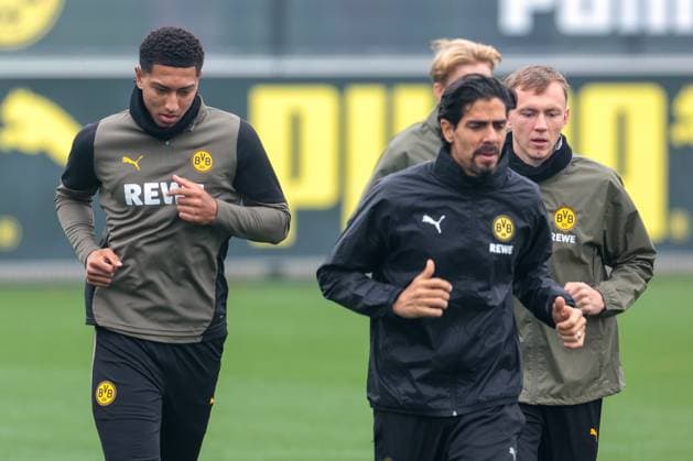 30 09 2025, Final training session for the UEFA Champions League match between Borussia Dortmund and Atletico Bilbao, f l Jobe Bellingham Borussia Dortmund , athletics coach Marcelo Martins Borussia Dortmund , Maximilian Beier Borussia Dortmund , Dortmund training ground Borussia Dortmund NRW Germany xRHR PHOTO DEx Copyright: DennisxEwert RHR-FOTOx RHR-FOTO DE