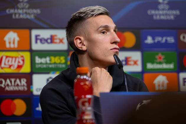 30 09 2025, Press conference for the UEFA Champions League match between Borussia Dortmund and Atletico Bilbao, Nico Schlotterbeck Borussia Dortmund scratches his chin, Dortmund training ground Borussia Dortmund NRW Germany xRHR PHOTO DEx Copyright: DennisxEwert RHR-FOTOx RHR-FOTO DE