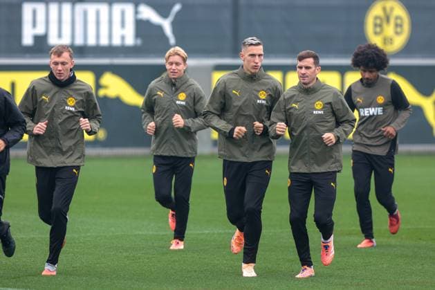 30 09 2025, Final training session for the UEFA Champions League match between Borussia Dortmund and Atletico Bilbao, f l Maximilian Beier Borussia Dortmund , Daniel Svensson Borussia Dortmund , Nico Schlotterbeck Borussia Dortmund , Pascal Groß Borussia Dortmund , Karim Adeyemi Borussia Dortmund , Dortmund training ground Borussia Dortmund NRW Germany xRHR PHOTO DEx Copyright: DennisxEwert RHR-FOTOx RHR-FOTO DE