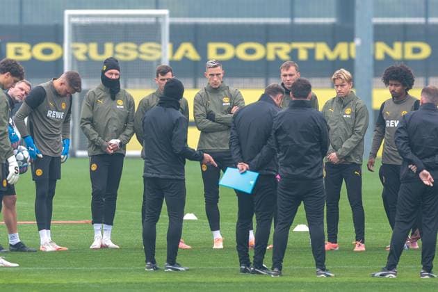 30 09 2025, Final training session for the UEFA Champions League match between Borussia Dortmund and Atletico Bilbao, from l Julian Brandt Borussia Dortmund , Pascal Groß Borussia Dortmund , Nico Schlotterbeck Borussia Dortmund , Maximilian Beier Borussia Dortmund , Daniel Svensson Borussia Dortmund , Karim Adeyemi Borussia Dortmund , Dortmund training ground Borussia Dortmund NRW Germany xRHR PHOTO DEx Copyright: DennisxEwert RHR-FOTOx RHR-FOTO DE