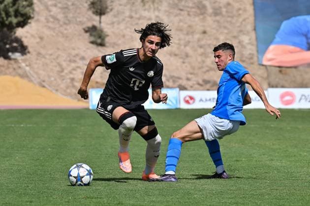 Uefa Youth League Paphos FC U19 FC Bayern München U19 30 09 2025 In the duel Adin LICINA FCB 7 and Panagiotis TSVIVKOS Paphos FC U19 19 duel UEFA Youth League Paphos FC U19 FC Bayern München U19 Stelios Kyriakides Stadium on 30 09 2025 Copyright: xBEAUTIFULxSPORTS Goldbergx