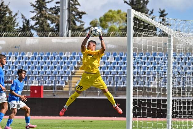 Uefa Youth League Paphos FC U19 FC Bayern München U19 30 09 2025 on the ball Petros PETROU Paphos FC U19 99 Single photo cropped UEFA Youth League Paphos FC U19 FC Bayern München U19 Stelios Kyriakides Stadium on 30 09 2025 Copyright: xBEAUTIFULxSPORTS Goldbergx