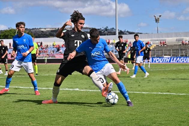 Uefa Youth League Paphos FC U19 FC Bayern München U19 30 09 2025 in duel Adin LICINA FCB 7 and Andreas CHRISTOFOROU Paphos FC U19 70 duel UEFA Youth League Paphos FC U19 FC Bayern München U19 Stelios Kyriakides Stadium on 30 09 2025 Copyright: xBEAUTIFULxSPORTS Goldbergx