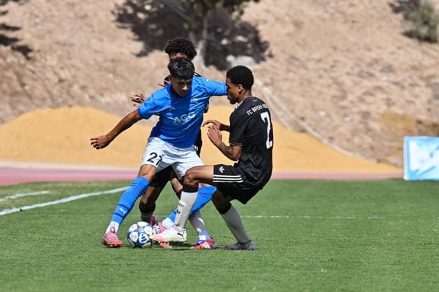 Uefa Youth League Paphos FC U19 FC Bayern München U19 30 09 2025 f l David FERRER TERRONES Paphos FC U19 27 Cassiano KIALA FCB 4 and Chivano WIJKS FCB 2 duel UEFA Youth League Paphos FC U19 FC Bayern München U19 Stelios Kyriakides Stadium on 30 09 2025 Copyright: xBEAUTIFULxSPORTS Goldbergx