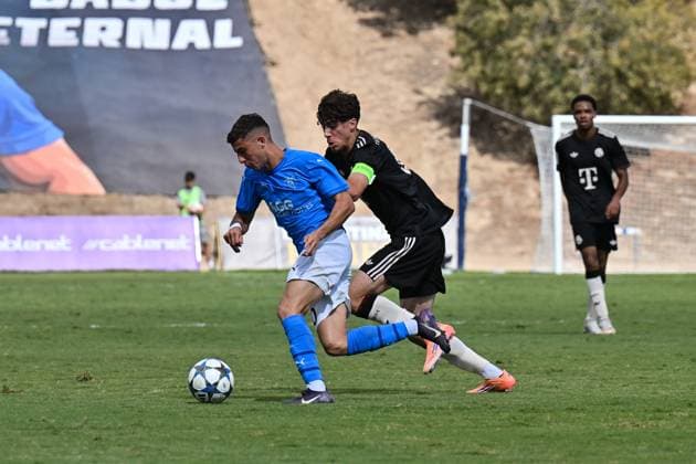 Uefa Youth League Paphos FC U19 FC Bayern München U19 30 09 2025 in duel Andreas CHRISTOFOROU Paphos FC U19 70 and David DAIBER FCB 6 duel UEFA Youth League Paphos FC U19 FC Bayern München U19 Stelios Kyriakides Stadium on 30 09 2025 Copyright: xBEAUTIFULxSPORTS Goldbergx