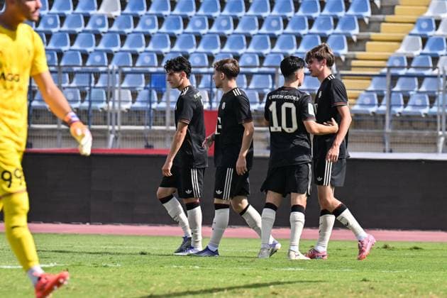 Uefa Youth League Paphos FC U19 FC Bayern München U19 30 09 2025 Bayern celebrate after Guido DELLA ROVERE FCB 9 Goal Goalscorer Joy Happy UEFA Youth League Paphos FC U19 FC Bayern München U19 Stelios Kyriakides Stadium on 30 09 2025 Copyright: xBEAUTIFULxSPORTS Goldbergx