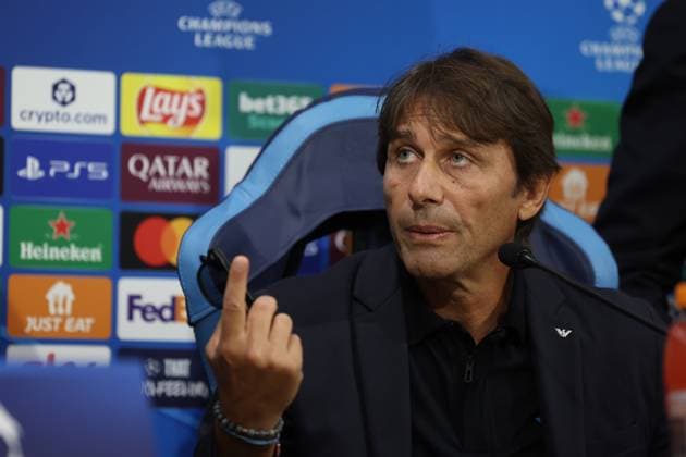 SSC Napoli Training Session And press conference, PK, Pressekonferenz - UEFA Champions League 2025 26 League Phase MD2 Antonio Conte coaches Napoli during a press conference ahead of the UEFA Champions League 2025 26 League Phase match at Stadio Maradona in Naples, Italy, on September 30, 2025. Naples Napoli Italy  Copyright: xCiroxDexLucax originalFilename:deluca-sscnapol250930_npz6S.jpg