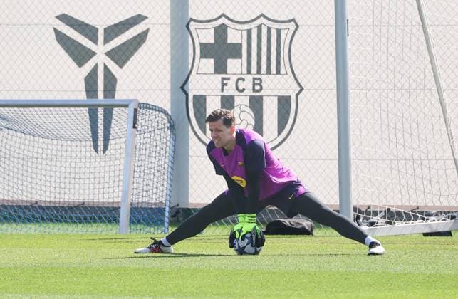 FC Barcelona, Barca Training Session Wojciech Szczesny participates in FC Barcelona training at the Joan Gamper Sports City before the UEFA Champions League match against PSG in Barcelona, Spain, on September 30, 2025. Barcelona Barcelona Spain  Copyright: xUrbanandsportx originalFilename:urbanandsport-fcbarcel250930_npHKj.jpg