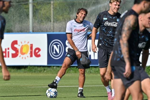 Foto IPP Felice De Martino Napoli 30 09 2025 Calcio Allenamento Napoli pre gara Champions League con lo Sporting Lisbona Nella foto: Antonio Conte Italy Photo Press World Copyright Napoli italy Italia ITALY  Copyright: xR4924_italyphotopressx