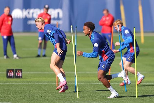 Training RB Leipzig Bundesliga Leipzig, 30 09 2025, Training center at Cottaweg, Season 2025 2026, Football, Men, 1 Bundesliga , Training RB Leipzig , In the picture from l Conrad Harder and Assan Ouedraogo ,