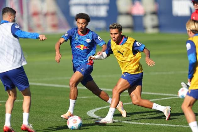 Training RB Leipzig Bundesliga Leipzig, 30 09 2025, Training center at Cottaweg, Season 2025 2026, Football, Men, 1 Bundesliga , Training RB Leipzig , In the picture from l Tidiam Gomis and Antonio Nusa ,