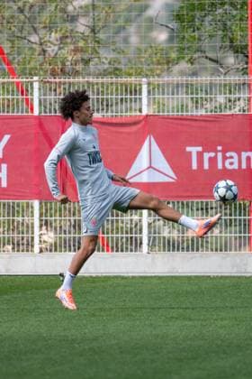 AS Monaco Training - La Turbie Maghnes Akliouche seen during collective team training, day before UEFA Champion s League day 2 match versus Manchester City, in AS Monaco Football Club training center in La Turbie, France, on September 30, 2025. Photo by Laurent Coust ABACAPRESS.COM La Turbie France  Copyright: xCoustxLaurent ABACAx