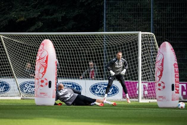 Training 1 FC Köln 30 09 2025 Marvin Schwäbe 1 FC Köln, 1 in goalkeeper training Training 1 FC Köln Geissbockheim, 30 09 2025 Copyright: xBEAUTIFULxSPORTS Wunderlx