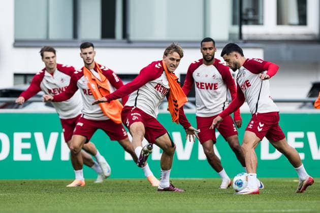 Training 1 FC Köln 30 09 2025 duel Timo Hübers 1 FC Köln, 4 , Jusuf Gazibegovic 1 FC Köln, 25 Training 1 FC Köln Geissbockheim, 30 09 2025 Copyright: xBEAUTIFULxSPORTS Wunderlx