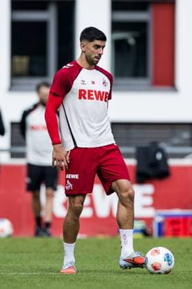 Training 1 FC Köln 30 09 2025 Cenk Özkacar 1 FC Köln, 39 on the ball Training 1 FC Köln Geissbockheim, 30 09 2025 Copyright: xBEAUTIFULxSPORTS Wunderlx