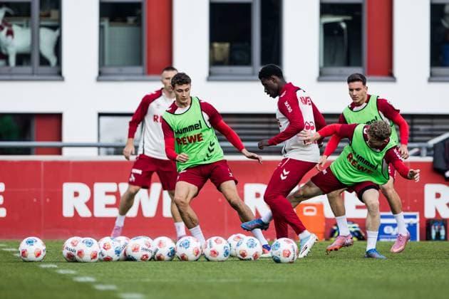 Training 1 FC Köln 30 09 2025 duel Ragnar Ache 1 FC Köln, 9 , Florian Kainz 1 FC Köln, 11 Training 1 FC Köln Geissbockheim, 30 09 2025 Copyright: xBEAUTIFULxSPORTS Wunderlx