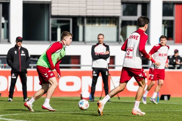 Training 1 FC Köln 30 09 2025 Isak Johannesson 1 FC Köln, 18 on the ball Training 1 FC Köln Geissbockheim, 30 09 2025 Copyright: xBEAUTIFULxSPORTS Wunderlx