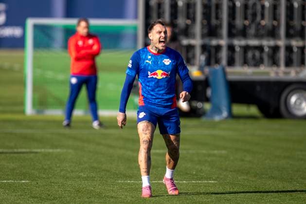 GER, Leipzig, Football, Bundesliga, public training, RB Leipzig in picture v l David Raum RB Leipzig 22 , screaming, emotional, motivating 30 09 2025, RB Leipzig Training Academy Cottaweg Leipzig DFL DFB REGULATIONS PROHIBIT ANY USE OF PHOTOGRAPHS AS IMAGE SEQUENCES AND OR QUASI VIDEO, Copyright: HMBxMedia PaulxFritz