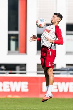Training 1 FC Köln 30 09 2025 Cenk Özkacar 1 FC Köln, 39 takes the ball Training 1 FC Köln Geissbockheim, 30 09 2025 Copyright: xBEAUTIFULxSPORTS Wunderlx