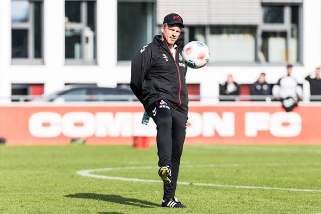 Training 1 FC Köln 30 09 2025 Lukas Kwasniok Coach 1 FC Köln with ball Training 1 FC Köln Geissbockheim, 30 09 2025 Copyright: xBEAUTIFULxSPORTS Wunderlx