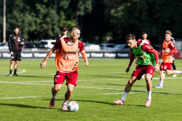 Training 1 FC Köln 30 09 2025 duel Kristoffer Lund 1 FC Köln, 32 , Said El Mala 1 FC Köln, 13 Training 1 FC Köln Geissbockheim, 30 09 2025 Copyright: xBEAUTIFULxSPORTS Wunderlx