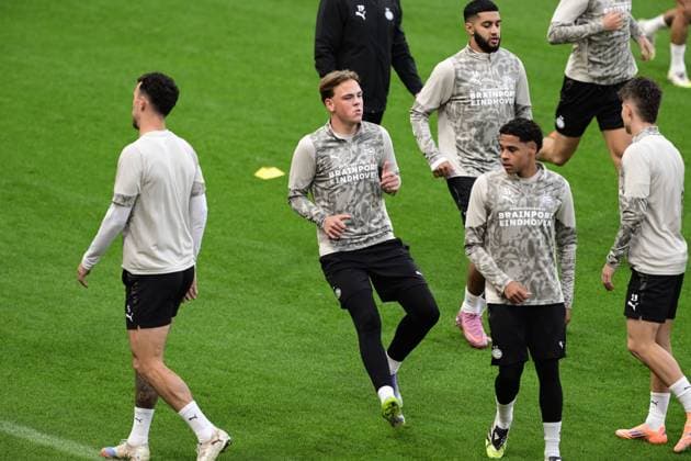 LEVERKUSEN - PSV s Robin van Duiven during training ahead of the Champions League match against Bayer Leverkusen. ANP OLAF KRAAK xVIxANPxSportx xxANPxIVx 537958258 originalFilename: 537958258.jpg