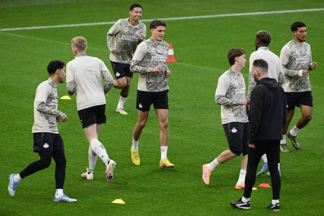 LEVERKUSEN - PSV s Guus Til during training ahead of the Champions League match against Bayer Leverkusen. ANP OLAF KRAAK xVIxANPxSportx xxANPxIVx 537958278 originalFilename: 537958278.jpg