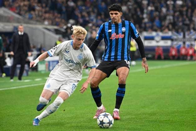 Atalanta v Club Brugge - UEFA Champions League BERGAMO, ITALY - SEPTEMBER 30 : Seys Joaquim defender of Club Brugge and Bellanova Raoul defender of Atalanta during the UEFA Champions League 2025 26 League Phase MD2 match between Atalanta and Club Brugge on September 30, 2025 in Bergamo, Italy, 30 09 2025 Bergamo Italy  Copyright: xPeterxDexVoechtx