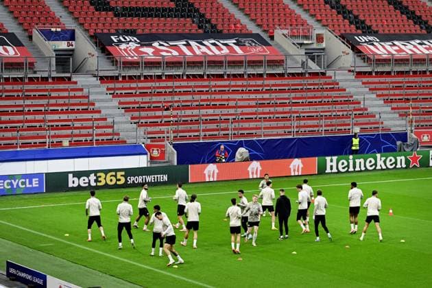 LEVERKUSEN - The PSV squad during training at the BayArena before the Champions League match against Bayer Leverkusen. ANP OLAF KRAAK xVIxANPxSportx xxANPxIVx 537959236 originalFilename: 537959236.jpg