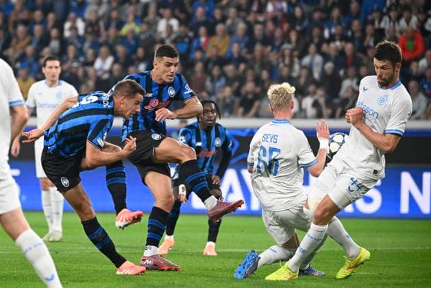 Atalanta v Club Brugge - UEFA Champions League BERGAMO, ITALY - SEPTEMBER 30 : Pasalic Mario midfielder of Atalanta, Krstovic Nicola forward of Atalanta, Seys Joaquim defender of Club Brugge and Mechele Brandon defender of Club Brugge during the UEFA Champions League 2025 26 League Phase MD2 match between Atalanta and Club Brugge on September 30, 2025 in Bergamo, Italy, 30 09 2025 Bergamo Italy  Copyright: xPeterxDexVoechtx