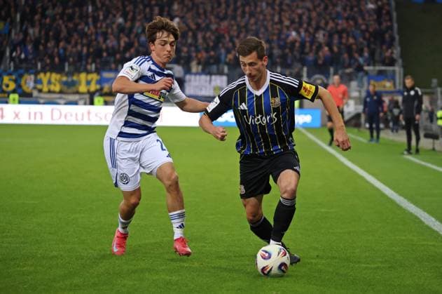 30 09 2025, Football, Men, 3 League, Season 2025 2026, 1 FC Saarbrücken MSV Duisburg, Simon Symalla MSV Duisburg Till Schumacher 1 FC Saarbruecken Saarbrücken Ludwigsparkstadion Saarland Germany EN Copyright: xFabianxKleerx