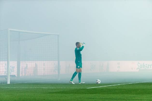 Pyrotechnics Hansa Fans Südtribünde fogged pitch goalkeeper Benjamin Uphoff Rostock GER, FC Hansa Rostock vs FC Energie Cottbus, Football, Men, 3 Liga, 09 Matchday, Season 2025 2026, 30 09 2025 Rostock Ostseestadion Mecklenburg Vorpommern Germany