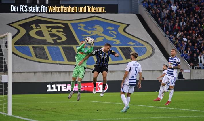 30 09 2025, Football, Men, 3 League, Season 2025 2026, 1 FC Saarbrücken MSV Duisburg, Max Braune MSV Duisburg Patrick Schmidt 1 FC Saarbruecken Saarbrücken Ludwigsparkstadion Saarland Germany EN Copyright: xFabianxKleerx