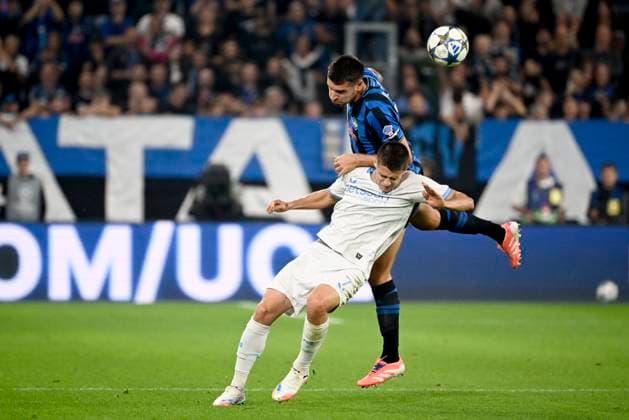 Atalanta v Club Brugge - UEFA Champions League BERGAMO, ITALY - SEPTEMBER 30 : Tresoldi Nicolo forward of Club Brugge and Djimsiti Berat defender of Atalanta during the UEFA Champions League 2025 26 League Phase MD2 match between Atalanta and Club Brugge on September 30, 2025 in Bergamo, Italy, 30 09 2025 Bergamo Italy  Copyright: xPeterxDexVoechtx