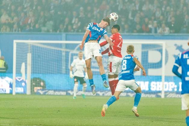 left Ryan Naderi Rostock vs Nyamekye Awortwie Grant FCE GER, FC Hansa Rostock vs FC Energie Cottbus, Soccer, Men, 3 Liga, 09 Matchday, Season 2025 2026, 30 09 2025 Rostock Ostseestadion Mecklenburg Vorpommern Germany