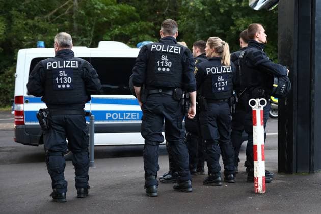 30 09 2025, xmohx, Soccer 3 Liga, 1 FC Saarbruecken MSV Duisburg v l Police in front of the stadium DFL DFB REGULATIONS PROHIBIT ANY USE OF PHOTOGRAPHS as IMAGE SEQUENCES and or QUASI VIDEO Saarbruecken