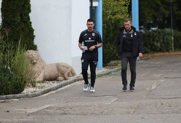Football, Men, 3 Liga, Season 2025 2026, TSV 1860 Munich, Press conference, Grünwalder Strasse 114 Alper Kayabunar, interim coach TSV 1860 Munich left with Manfred Paula, interim managing director TSV 1860 Munich right on the way to the press conference