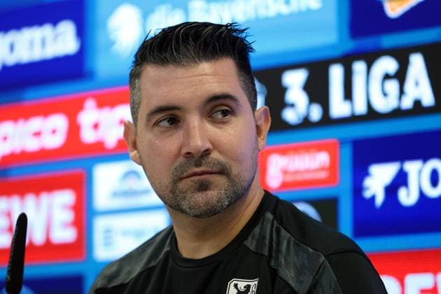 Football, Men, 3 Liga, Season 2025 2026, TSV 1860 Munich, Press conference, Grünwalder Strasse 114 Alper Kayabunar, Interim coach TSV 1860 Munich at the press conference, Head, Portrait, Looking left