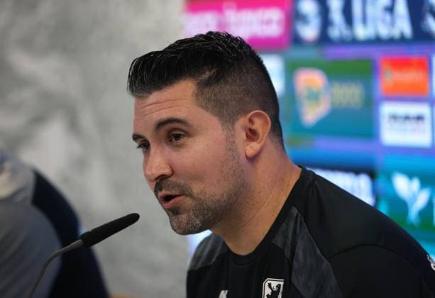 Football, Men, 3 Liga, Season 2025 2026, TSV 1860 Munich, Press conference, Grünwalder Strasse 114 Alper Kayabunar, Interim coach TSV 1860 Munich at the press conference, Head, Portrait